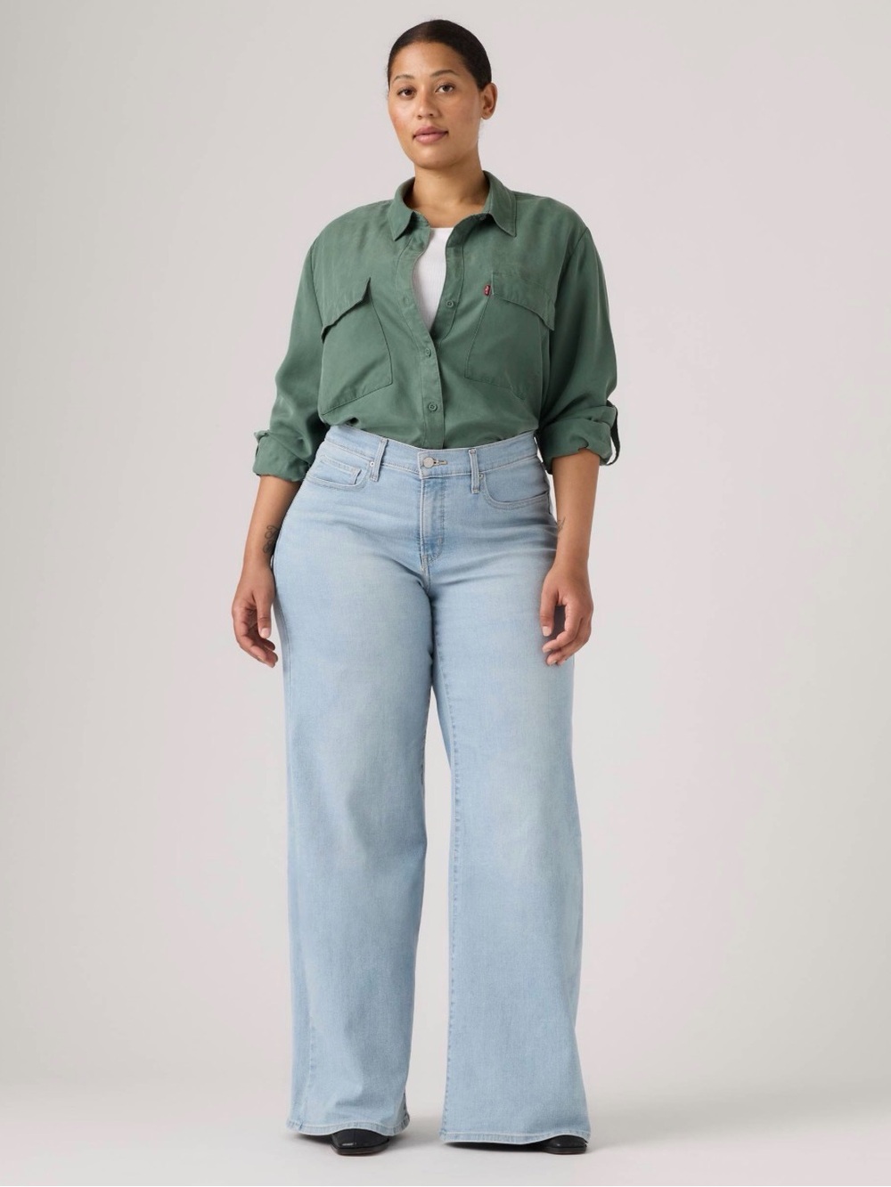 Levi's 318 Shaping Wide Leg High Rise in Light Wash W34 L32